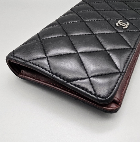 🖤CHANEL Quilted Leather Wallet/Clutch 🖤 - Picture 10 of 16